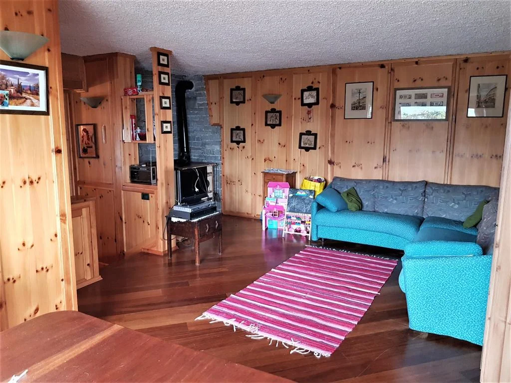 Camino acceso nel salotto