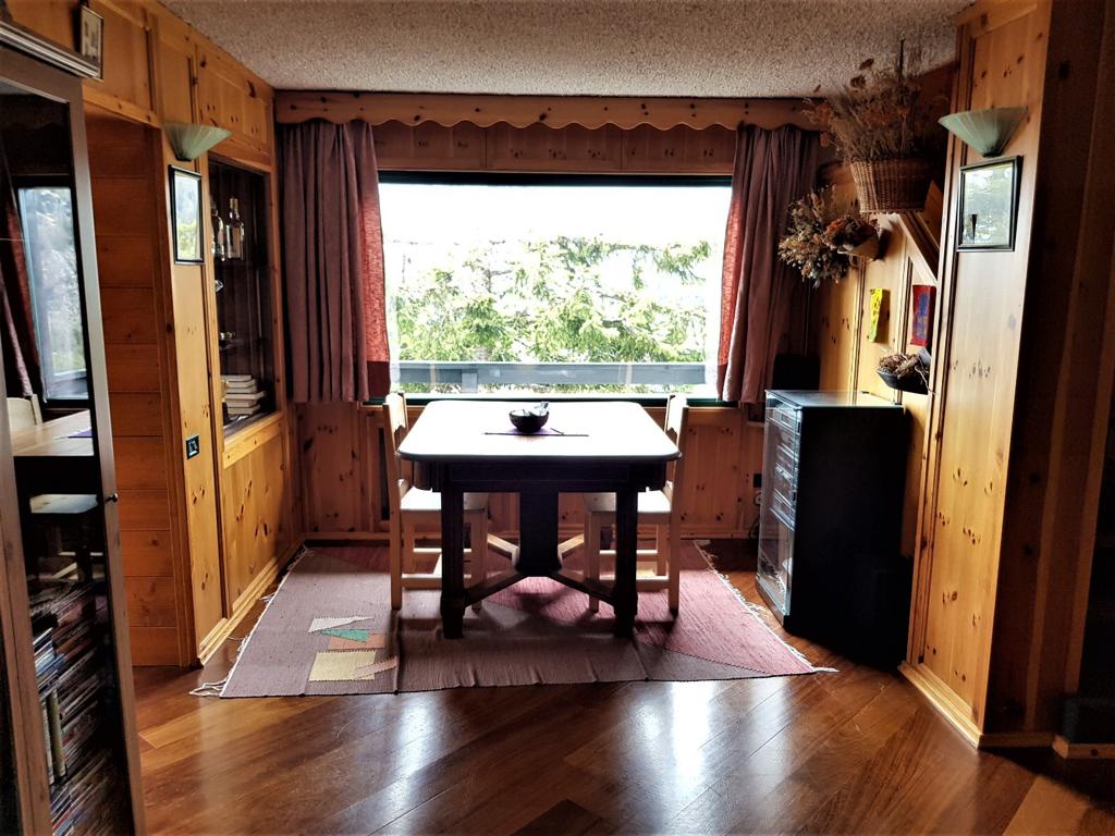 Salotto con vista montagne